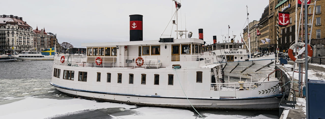 Vintertur med båt Stockholm