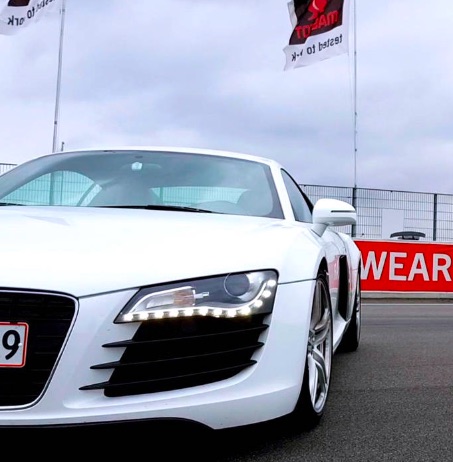 Kör Audi R8 på bana